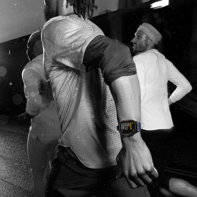 Apple_Watch_Ultra_2_49mm_Black_Titanium_Trail_Loop_Black_PDP_Image_Position_7__FRFR