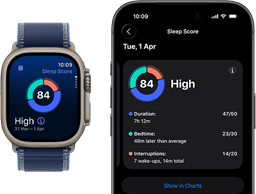 Apple Watch Ultra 3, boîtier en titane naturel, score de sommeil à l’écran, décomposition sous forme de graphique circulaire, score au centre, bracelet, Boucle Trail bleue